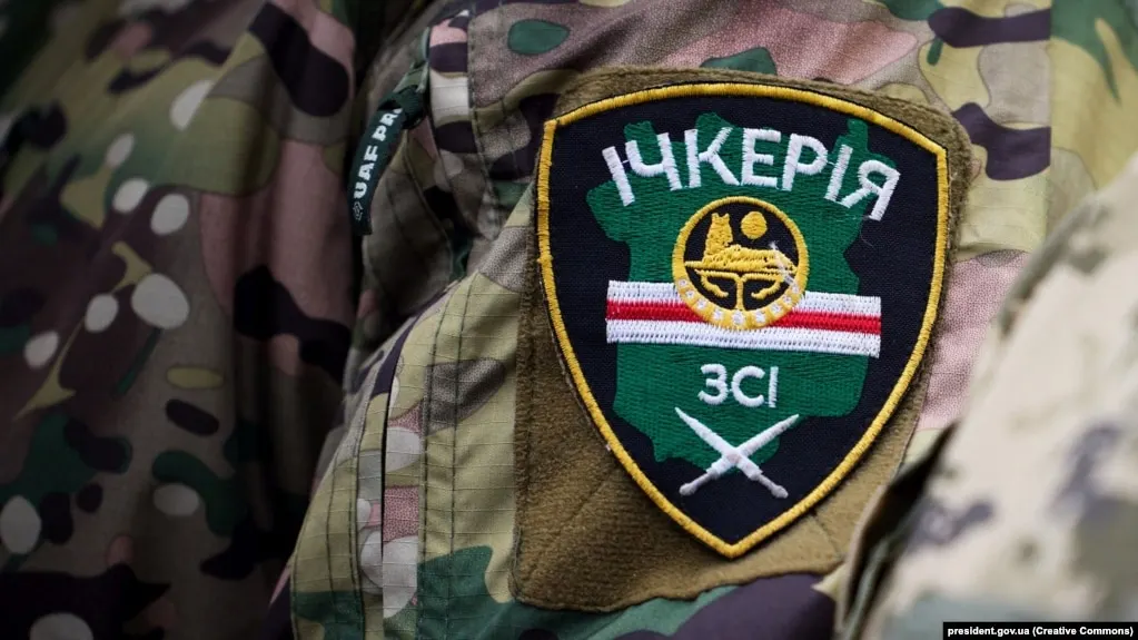 Росфинмониторинг включил «Чеченскую Республику Ичкерия» и её подразделения в список террористов и экстремистов после решения суда в Грозном, при этом российские спецслужбы связывают структуру с участием в боях на стороне ВСУ и диверсиях в приграничных регионах.