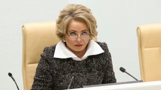 Спикер Совета Федерации Валентина Матвиенко назвала «обезлюживание территорий» стратегической угрозой и предложила рецепт спасения от вымирания: переезд из мегаполисов в дома по всей стране, большие семьи и всероссийскую акцию по высадке цветов на фоне продолжающегося демографического спада.