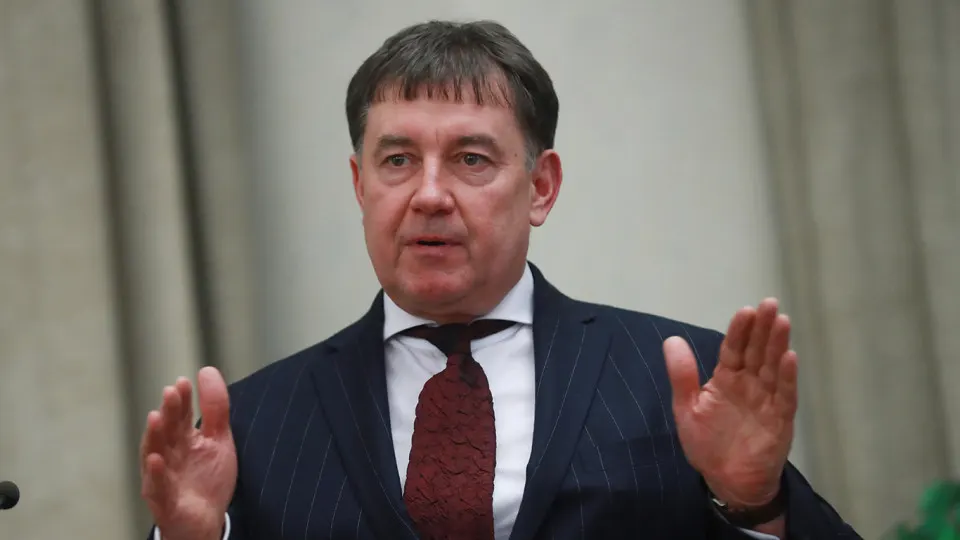 Мосгорсуд оставил в силе решение о национализации более 100 объектов недвижимости и сети бизнес-отелей Marton на 9 млрд рублей, связанных с бывшим председателем Совета судей России Виктором Момотовым, которого Генпрокуратура связала с криминальными авторитетами и нелегальным бизнесом.