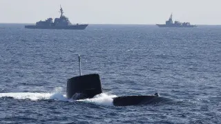 Правительство Японии кардинально пересмотрело послевоенную доктрину: стране разрешили экспортировать летальные виды вооружений, что открывает для Токио путь на глобальный рынок оружия и усиливает его роль в системе коллективной безопасности.