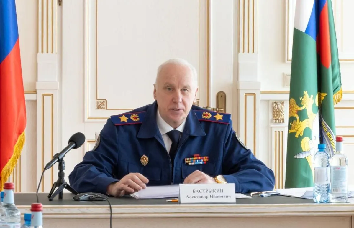 Глава Следственного комитета Александр Бастрыкин поручил провести проверку произведений детского писателя Григория Остера, в том числе «Вредных советов». Поводом стали претензии к «сомнительным с педагогической точки зрения установкам» в детской литературе.