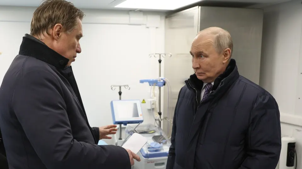 Президент распорядился увеличить охват диспансеризации репродуктивного здоровья мужчин и женщин в попытке остановить многолетнее снижение числа рождений в России.
