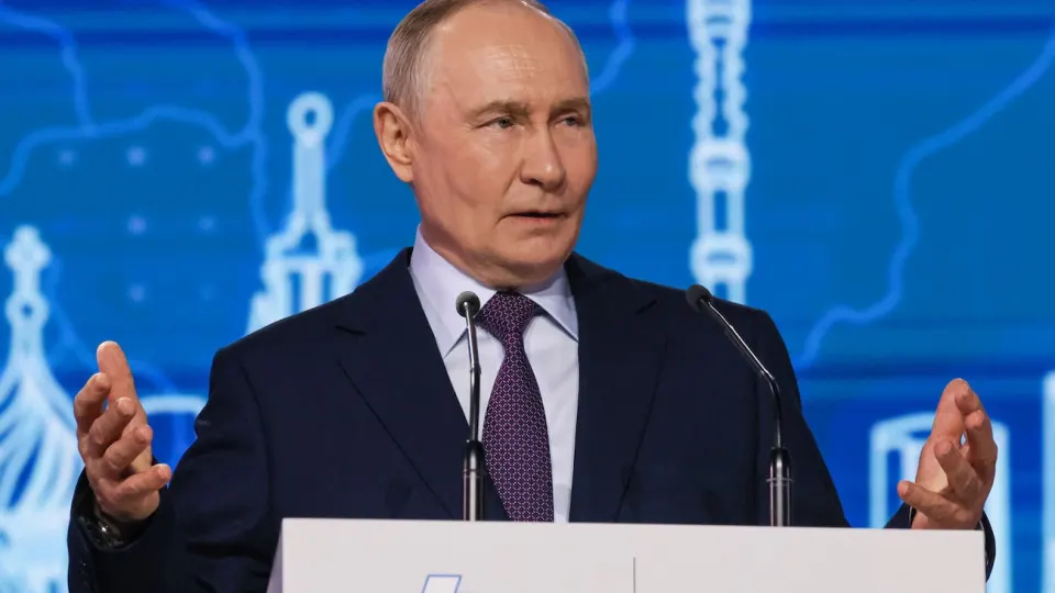 Президент обратился к законодателям с призывом снизить поток ограничительных мер после сильного падения показателей доверия, связанного с блокировками интернета и ограничениями в мессенджерах.