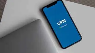 Российские пользователи VPN могут в ближайшее время лишиться возможности оплачивать такие сервисы с карт российских банков, а провайдеры предупреждают о риске масштабной блокировки серверов.