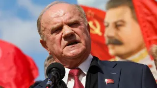 Лидер КПРФ Геннадий Зюганов заявил в Госдуме, что из‑за провалов в экономике Россия может столкнуться с ситуацией, напоминающей 1917 год, и отметил, что блогер Виктория Боня в своем обращении к Владимиру Путину подняла те же проблемы, на которые коммунисты давно указывают властям.