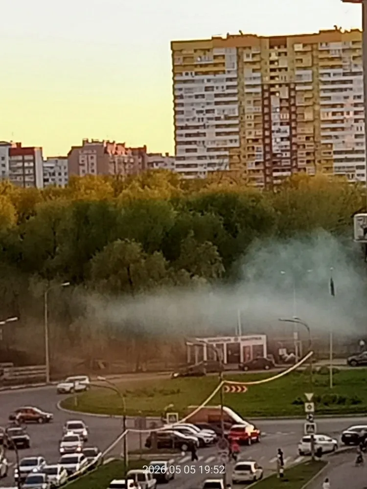Район Волгарь в Самаре окутан дымом, по словам местных, чувствуется сероводород и запах гари. Люди просят проверки и мер для защиты здоровья.
