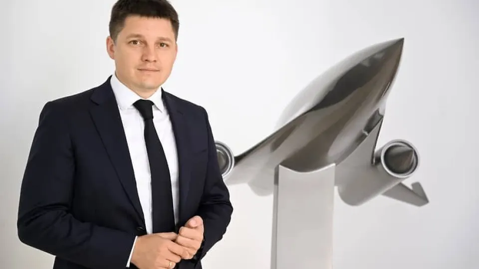 Бывший руководитель компании, занимавшейся разработкой и серийным выпуском дронов, заключён под стражу по обвинению в хищении средств гособоронзаказа; в деле фигурируют около 70 млн рублей и проверка субподрядных работ по крупной субсидии.