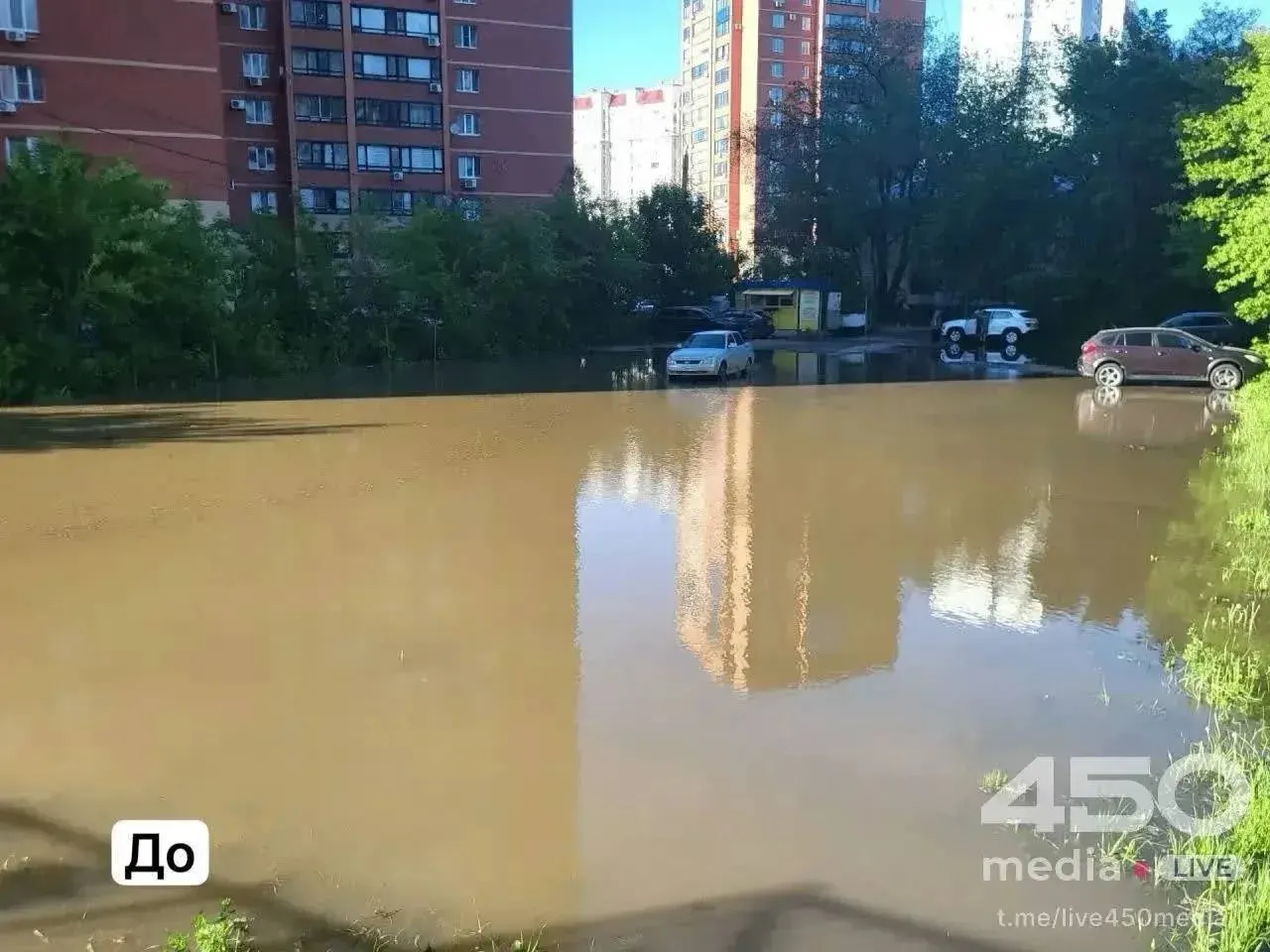 Из-за утечки в колодце подтопило парковку — коммунальщики отрегулировали задвижку, вода начала уходить.