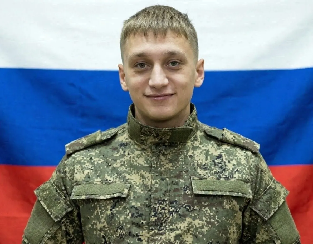23‑летний Валерий Аверин из Бурятии заключил контракт с Минобороны и, пройдя обучение оператором БПЛА, погиб через три месяца службы под Луганском — это первый подтверждённый случай такой гибели.