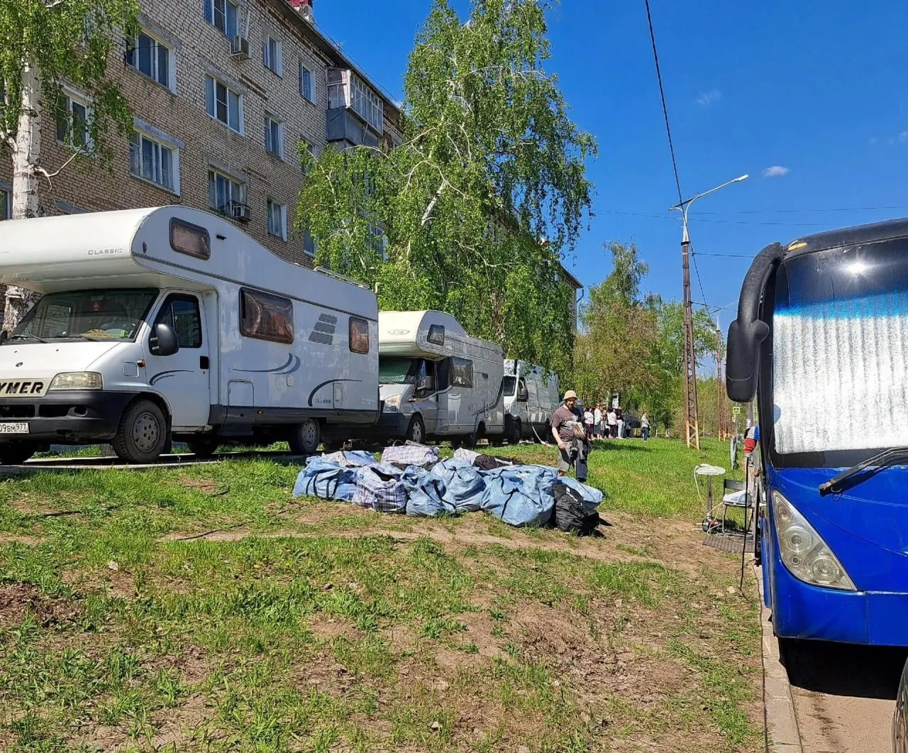 18 мая в центре Тольятти с 18:40 до 21:45 поэтапно перекроют улицы из‑за съёмок фильма «Чужой Огород». Изменятся маршруты ряда автобусов, троллейбусы могут отставать от графика. Съёмки продлятся около месяца.
