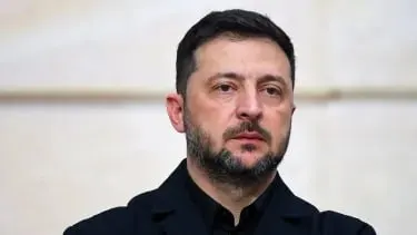 Президент Украины заявил, что, несмотря на объявленные режимы прекращения огня, российские силы продолжают обстрелы и масштабные атаки дронами, и пообещал зеркальный ответ при возобновлении полномасштабных боевых действий.