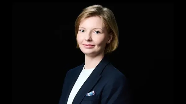 С 1 сентября владельцы доменов в зонах .ru, .рф и .su обязаны будут пройти идентификацию через ЕСИА. Операторы предлагают корпоративные тарифы и помощь в аудите; компаниям придётся пересмотреть управление цифровыми активами и права доступа.