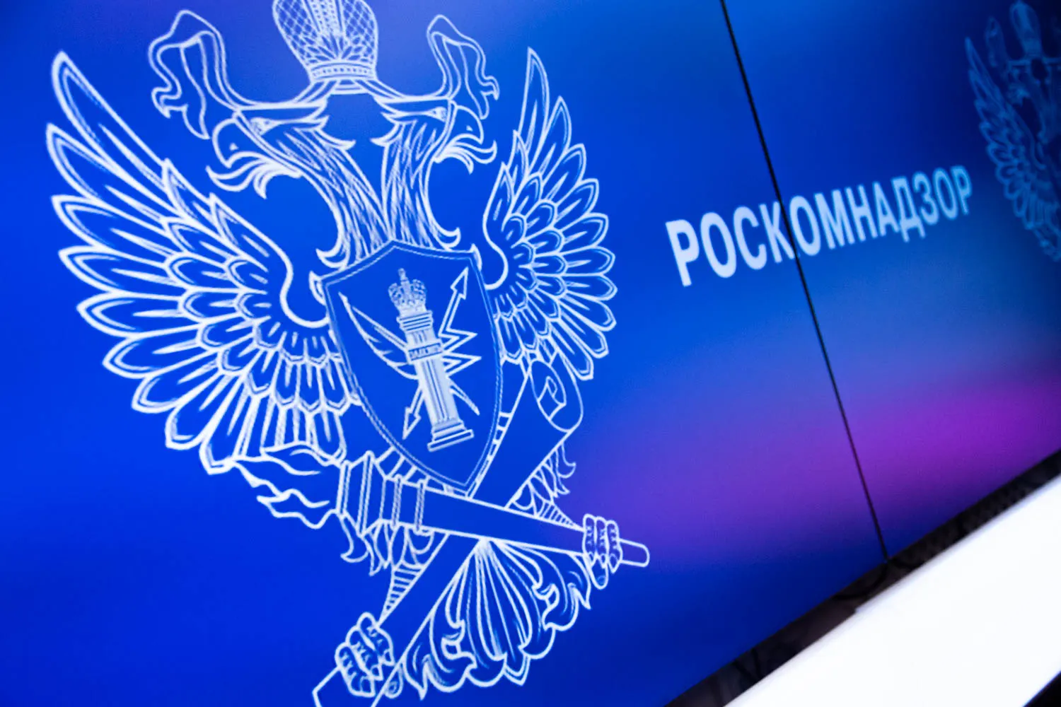 С декабря 2025 года в суды направлено не менее восьми протоколов по статье 13.11 КоАП против крупных иностранных игровых компаний — главным образом за хранение и обработку персональных данных за пределами России; несколько издателей уже оштрафованы.