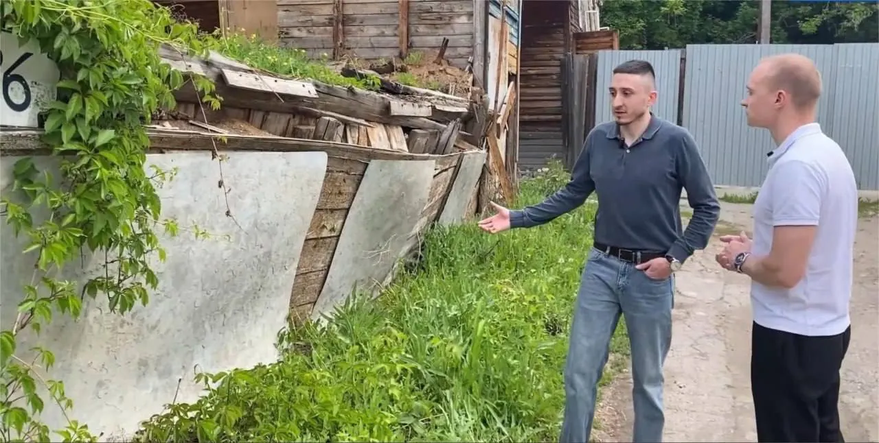 После шести лет в очереди супругов Алиевых сняли с программы из‑за 1/8 доли в сгоревшем доме. Через суд семье выдали сертификат почти на миллион рублей — часть ипотеки погашена.