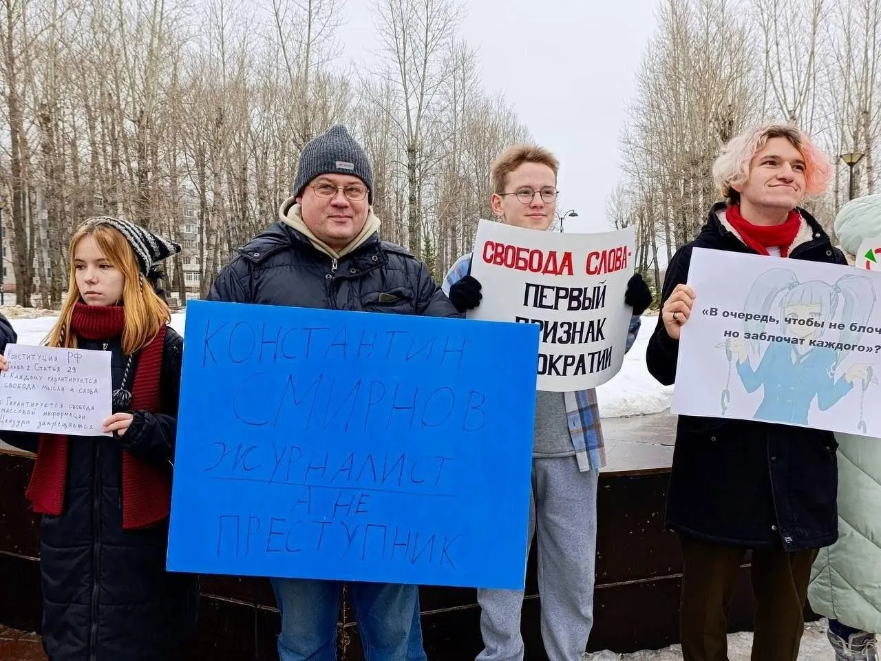 Конституционный суд РФ не стал пересматривать жалобу Руслана Зинатуллина, оштрафованного на 250 тыс. рублей после пикета в защиту журналиста Константина Смирнова.