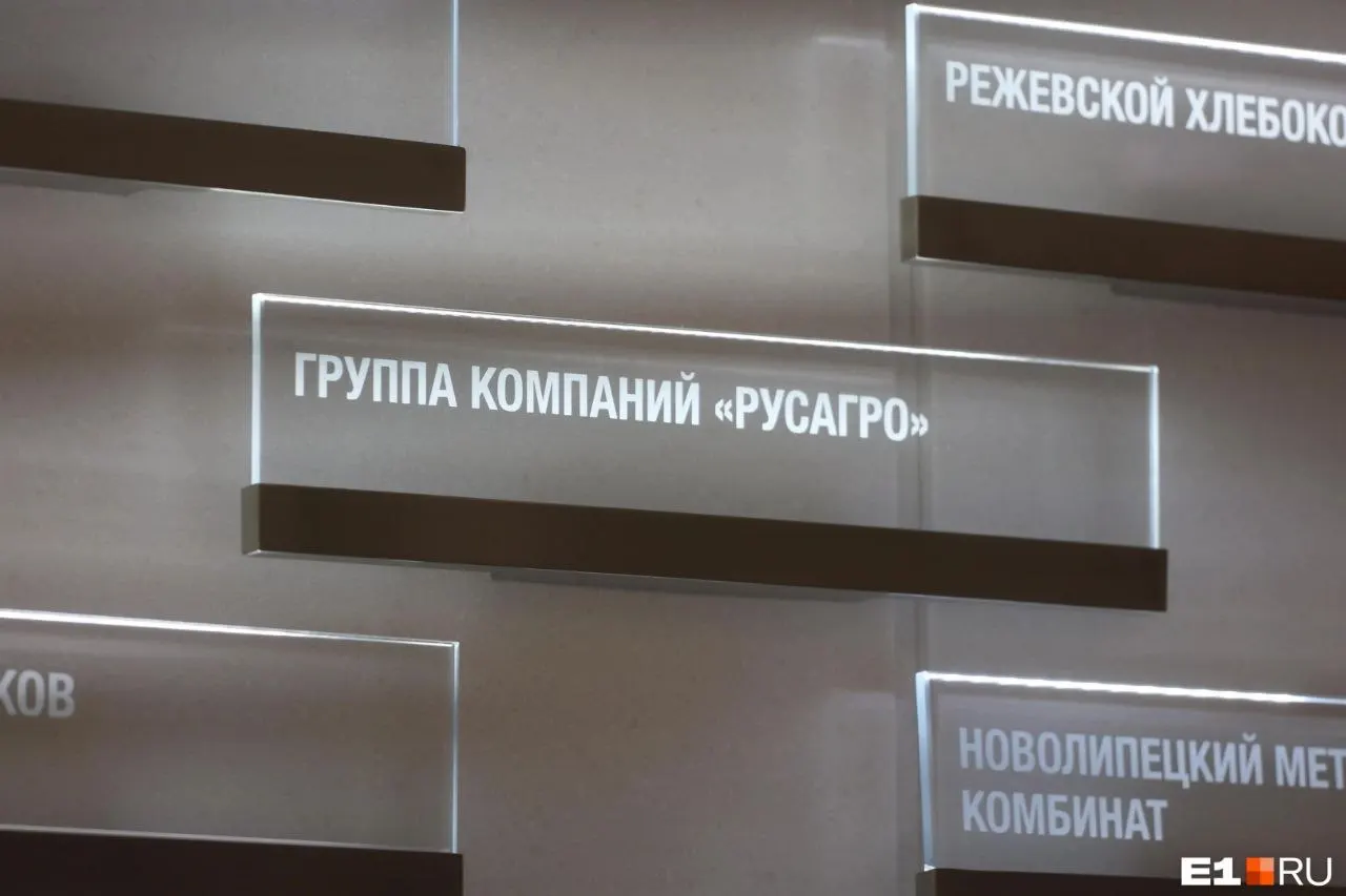 Суд в Москве арестовал имущество бизнесмена Вадима Мошковича — ему инкриминируют мошенничество и злоупотребление полномочиями. Проверки и задержание начались в марте 2025 года.