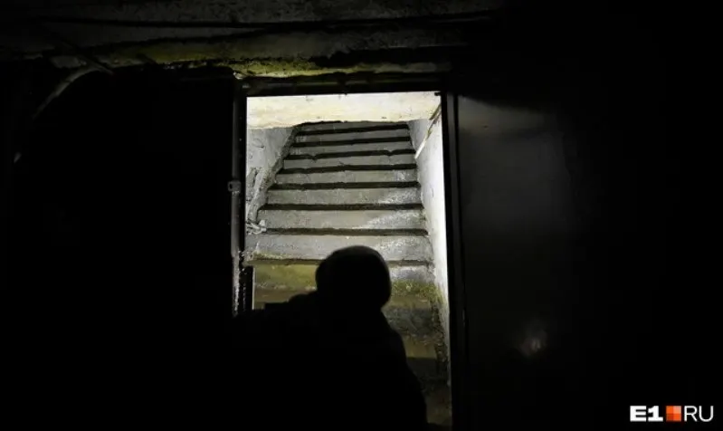 Мэр Самары распорядился вместе с УК, ТСЖ и ГЖИ привести убежища в нормативное состояние — обеспечить твердое покрытие, освещение, лавки и запас воды; часть работ поддержат из областного бюджета.