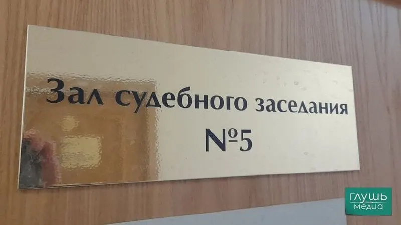 В проекте ВС РФ предлагают ослабить требование о высшем юридическом образовании для секретарей судебных заседаний — их смогут принимать на работу и студенты юридических факультетов.