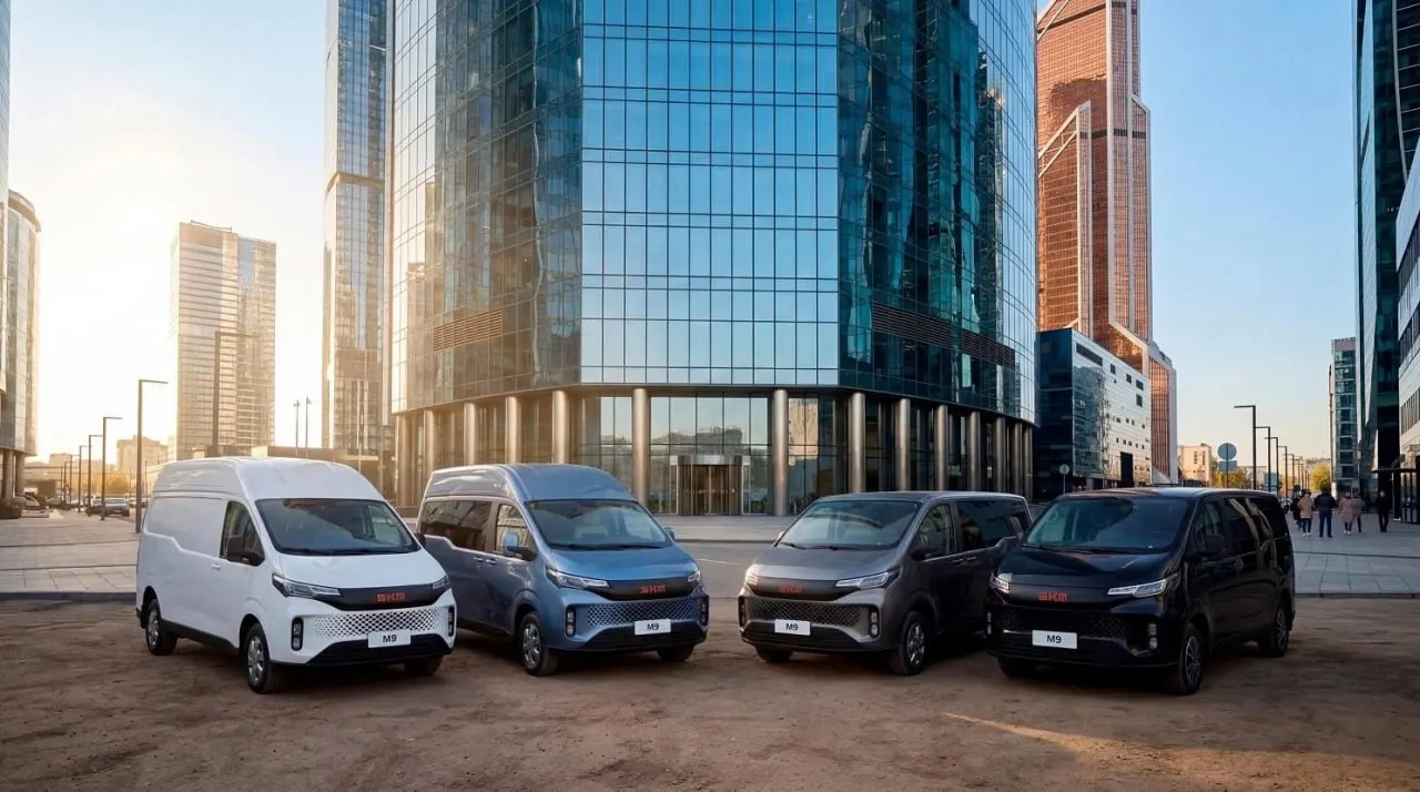 Переднеприводная модель SKM M9 с 150‑сильным дизелем и 9‑ступенчатой коробкой будет выпускаться в Тольятти и Нижнем Новгороде; доступны пассажирские и грузовые версии.