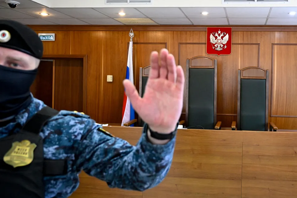 В конце апреля Судебный департамент перестал публиковать все отчёты о судимости с 2005 года. Это лишило открытых данных, которые позволяют отслеживать репрессии, изменения в практике судов и косвенно — масштабы отправки обвиняемых на войну.