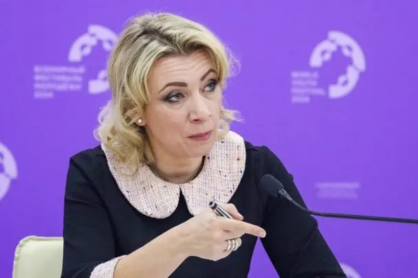 Официальный представитель МИД РФ утверждает, что сотрудники Госдепа уведомляют российских дипломатов о том, что их дети, рождённые в США, автоматически признаны американскими гражданами, хотя семьи не подавали на это заявлений.