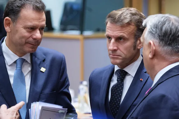 Депозитарий Euroclear заявил, что активы Центрального банка России остаются заблокированными в рамках международных санкций. Иск ЦБ, рассмотренный московским судом, Euroclear назвал необоснованным и намерен обжаловать решение о взыскании 18,17 трлн рублей.
