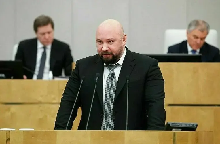 Госдумовец Владимир Кошелев подтвердил выход из ЛДПР и намерение участвовать в праймериз «Единой России» с тем, чтобы баллотироваться в заксобрание Самарской области и в перспективе претендовать на место в Совете Федерации.