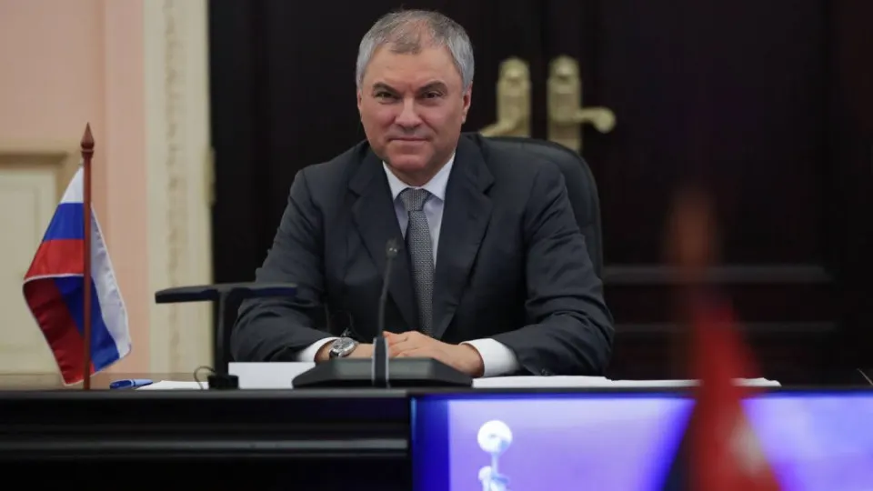 Спикер Госдумы связал применение западных спутниковых сервисов и вооружений для ударов по гражданским объектам с риском ответных мер со стороны России и поручил подготовить обращение к парламентам других стран; на фоне этого были массированные удары по Киеву с жертвами и разрушениями.