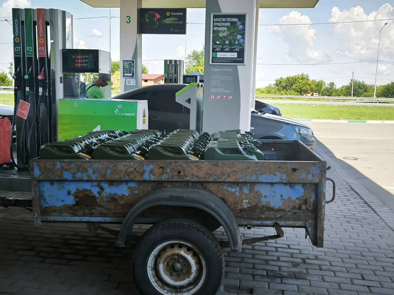Жители Самары жалуются, что из‑за ограничения на продажу топлива им отказывают заправлять канистры, что создаёт проблемы с генераторами и обеспечением частных домов.