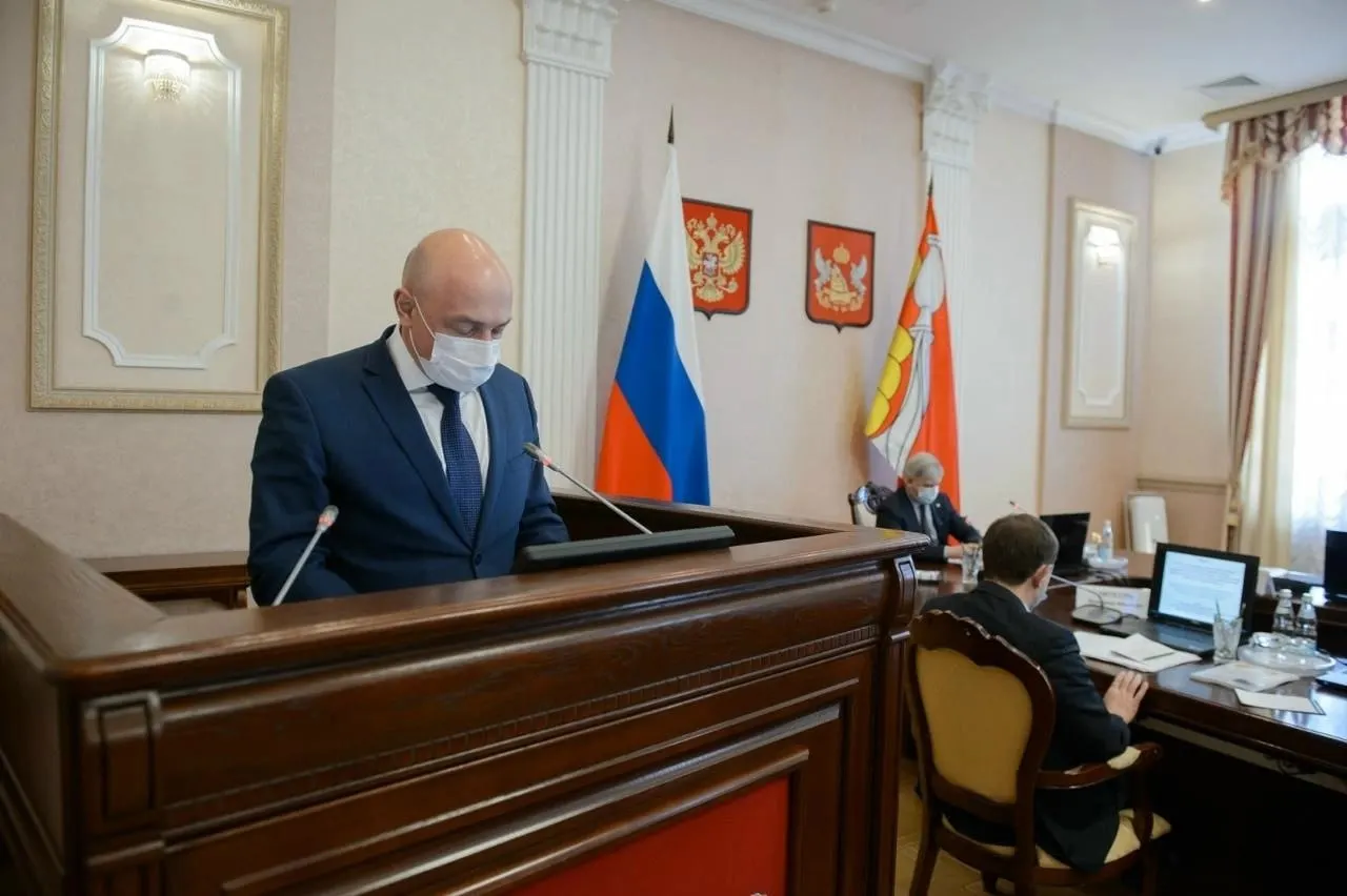 Олег Минаков назначен исполняющим обязанности руководителя территориального фонда обязательного медицинского страхования Самарской области. Ранее пост временно занимала Наталья Трошкина; до неё руководил Владислав Романов, объявленный в конце 2025 года в федеральный розыск.