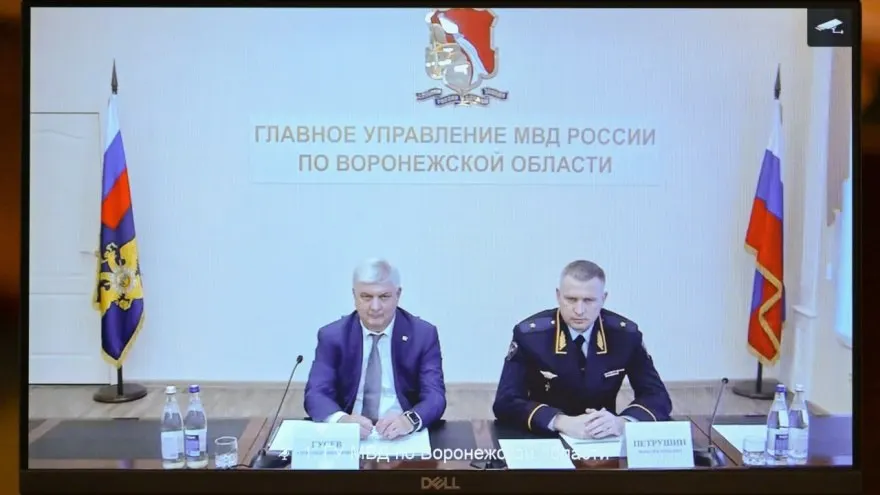 8 июня министр внутренних дел представил личному составу нового начальника ГУ МВД по Воронежской области — генерал-майора Максима Петрушина. Ранее он руководил УМВД Ульяновской области; назначение считают повышением. В биографии — служба с 1997 года и работа в уголовном розыске Пензы.
