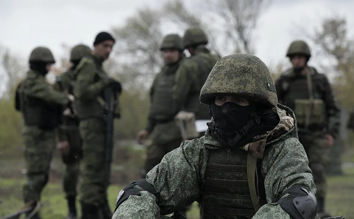 Бывшие чиновники, военные эксперты и представители разведок предупреждают, что технологическое и тактическое преимущество сейчас на стороне Украины; в Кремле осознают необходимость мобилизации ресурсов, но окончательного решения нет.