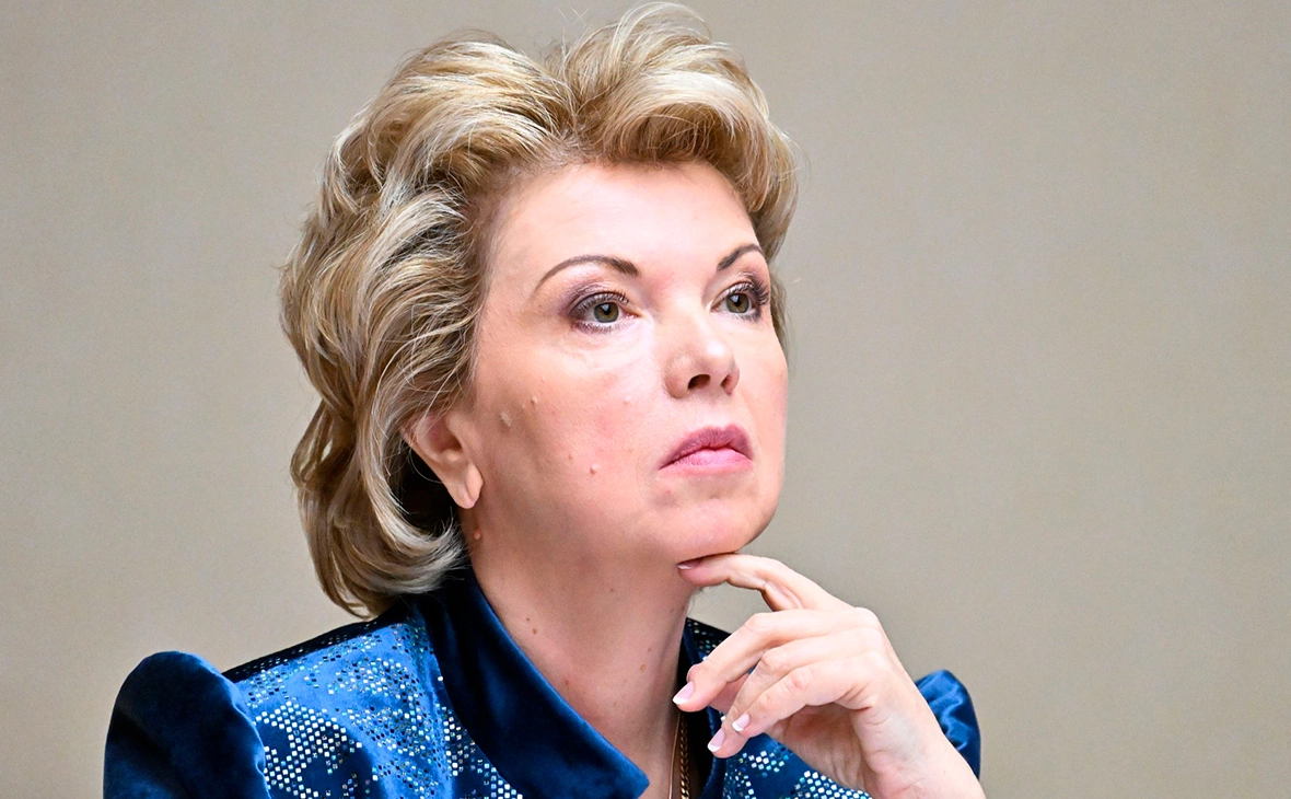 Советник главы по культуре сообщила, что в разделе о крылатых выражениях добавили фразы последних лет; первые единые учебники для 10–11 классов планируют ввести с 1 сентября 2027 года.