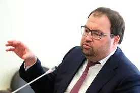 Глава Минцифры на IT‑завтраке ПМЭФ‑2026 заявил, что внедрение механизмов проверки возраста пользователей на онлайн‑платформах — вопрос ближайшей повестки; ведомство изучает зарубежный опыт, в том числе Roblox.