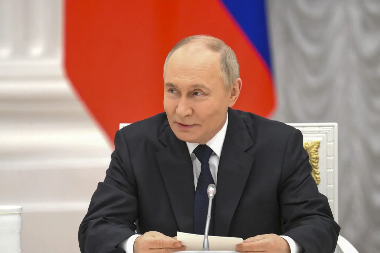 Президент отметил, что у России есть все необходимые средства, чтобы сровнять с землёй тех, кто попытается уничтожить российские военные объекты в Калининградской области.