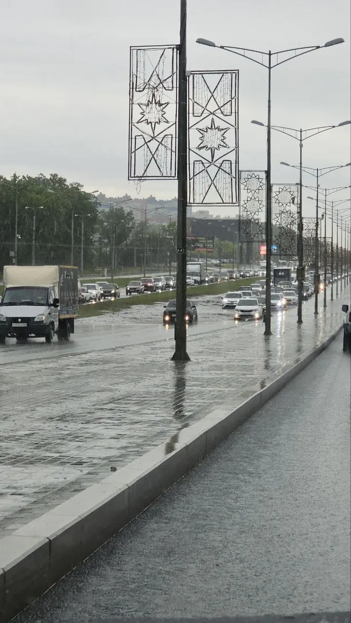 На&nbsp;Московском шоссе у&nbsp;Ракитовского образовалась пробка из‑за&nbsp;луж
