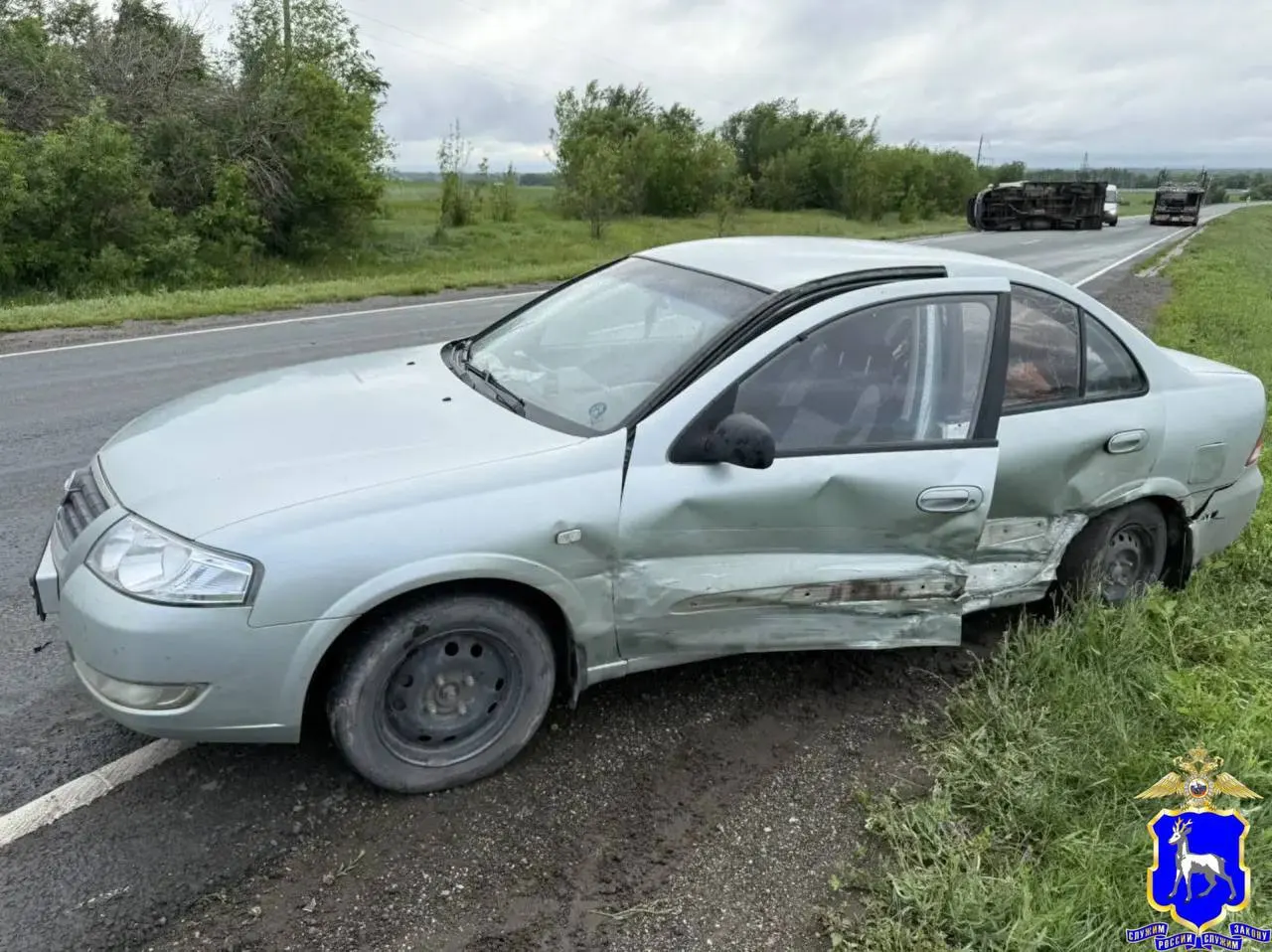 Рано утром на подъезде к Оренбургу от М-5 столкнулись LADA Granta, ГАЗель и Nissan. Водитель LADA доставлен в больницу.