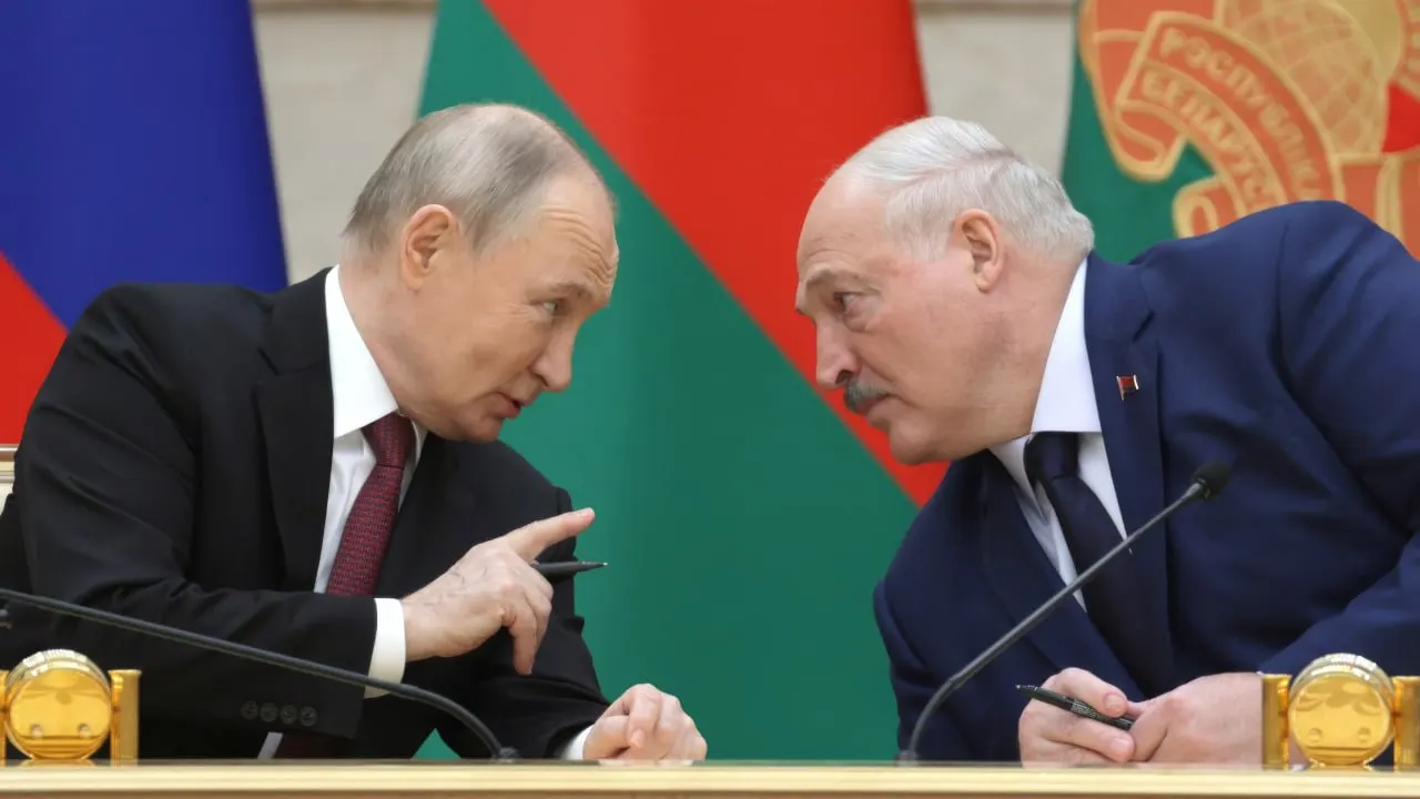 26 июня в резиденции на Валдае прошли секретные переговоры глав России и Беларуси. Официальные комментарии отсутствуют; обсуждались вопросы региональной безопасности, экономического взаимодействия и союзных проектов.