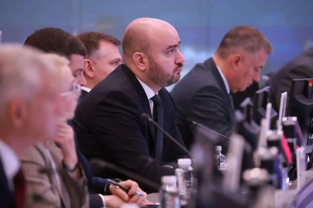 Вячеслав Федорищев принял участие в совещании по топливному рынку, где обсуждали поставки бензина и дизеля, логистику и меры по поддержанию стабильности цен.