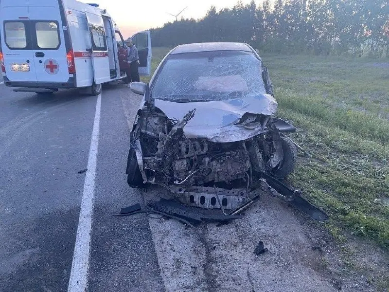 Ранним утром 4 июня на 127-м км трассы Р-229 столкнулись легковой Hyundai и грузовик MAN TGS; один человек госпитализирован.