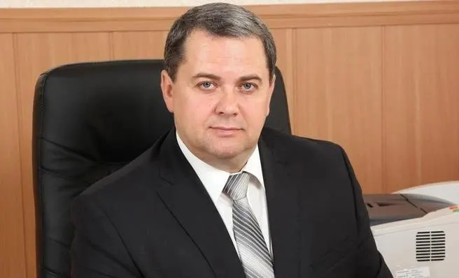 Кудинов, возглавлявший Самарский облсуд с 2019 года, переехал в Калужскую область по президентскому указу. В Самаре объявлен третий конкурс на должность главы облсуда — пока кандидата не назначили.