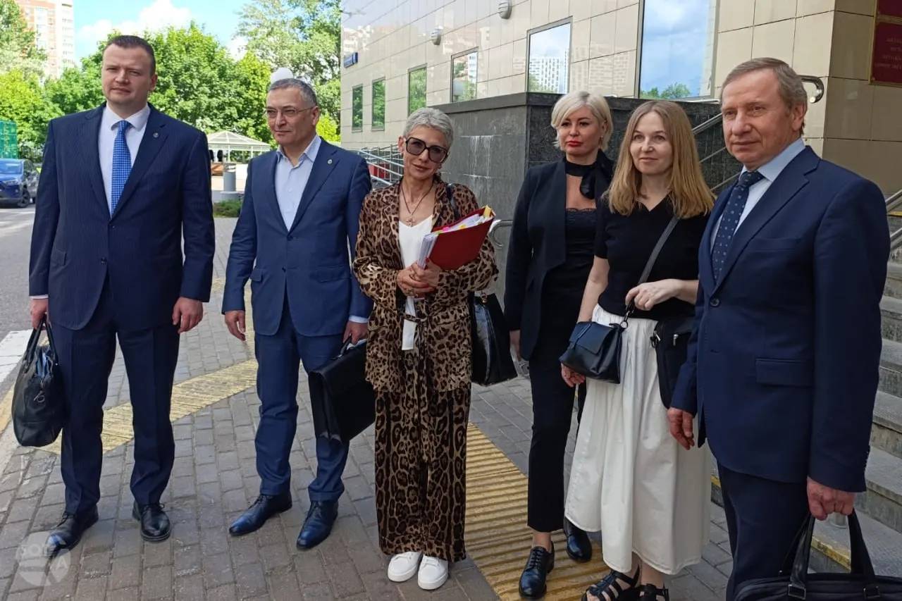 Апелляция подтвердила решение о лишении статуса адвокатов Алексея Басистова, Дмитрия Проводина и Юлия Тая по иску Минюста. Защита настаивает, что такие решения должны приниматься внутри адвокатского сообщества, а государственные органы превысили полномочия.