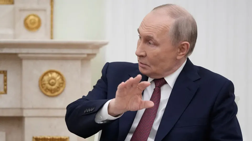 Волна национализаций в России усиливается: у частных владельцев изымают активы на триллионы рублей. Владельцы крупных компаний вынуждены идти на уступки и крупные пожертвования бюджету, а связи с властью уже не гарантируют защиты.