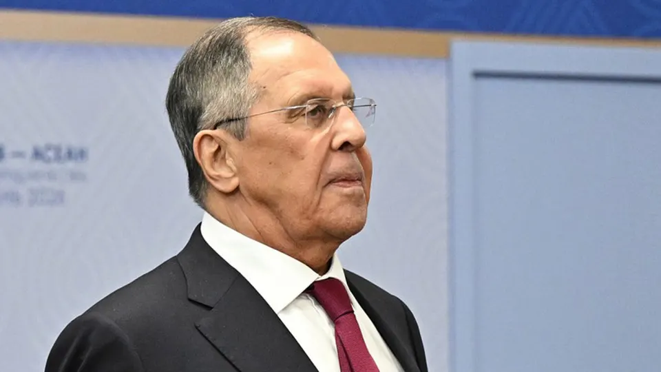 Глава МИД заявил, что Россия будет наносить регулярные массированные удары по целям, от которых зависит боеспособность ВСУ. Заявление последовало после самой масштабной ночной атаки дронов на Московский регион, в результате которой горели завод в Капотне и торговый комплекс.