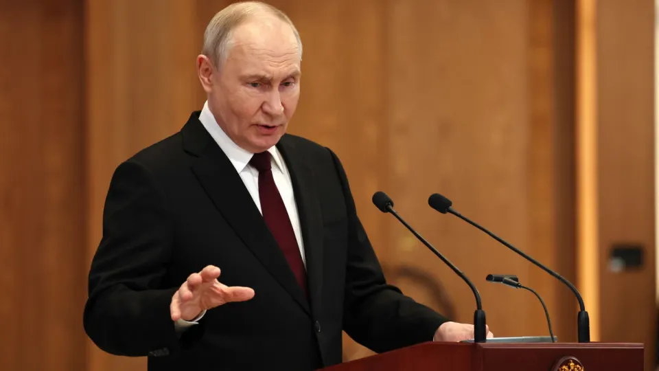 Президент заявил, что Россия может нанести ответные удары по странам Европы, если с их территории будут запускать беспилотники по российским объектам. Он назвал атаки дронов попыткой дестабилизации и отметил, что пока нет предпосылок для переговоров с Киевом.