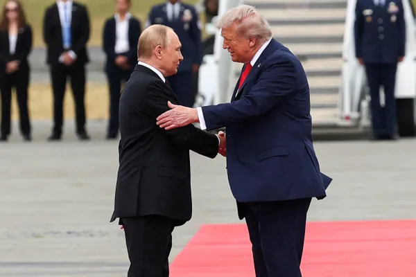 Президент сообщил о готовности Москвы к переговорам «на базе стамбульских договорённостей» — напомнены ключевые положения тех переговоров 2022 года и описана дальнейшая смена требований российской стороны.