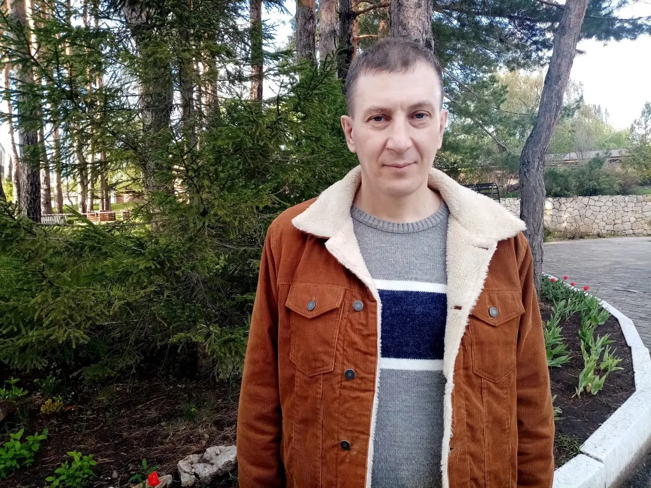 Активист из Тольятти, осуждённый по делу о «фейках» о войне, с конца апреля содержится в штрафном изоляторе ИК‑10 в посёлке Волжский Самарской области — по его словам, поводом стали слова в адрес сотрудников ФСБ.
