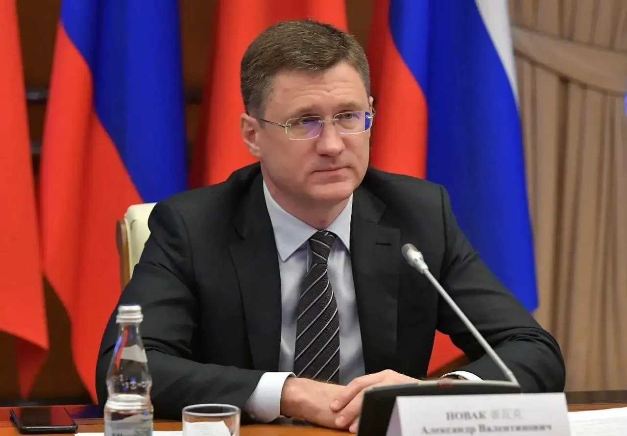 Вице‑премьер сообщил, что власти перестраивают логистику поставок топлива по регионам — ажиотаж увеличил спрос на 20–30%.
