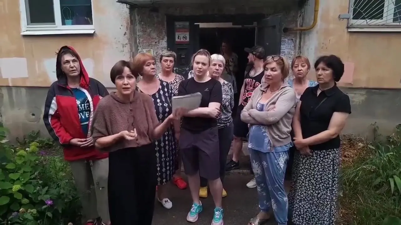 В Самаре жильцы дома на Стара-Загора, 109 лишились газа из‑за того, что газовики не смогли попасть в пустующие квартиры. В доме есть пенсионеры, дети и маломобильные люди — многие не могут готовить и жалуются на еле тёплую воду.