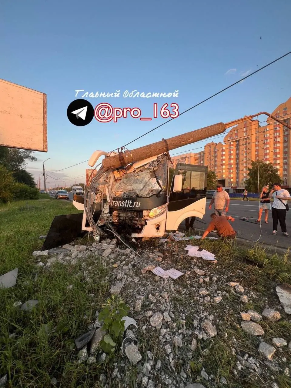 На Южном шоссе в Тольятти произошла серьёзная авария с участием автобуса. Очевидцы сообщают, что на месте работают бригады скорой помощи и реанимация; подробности уточняются.